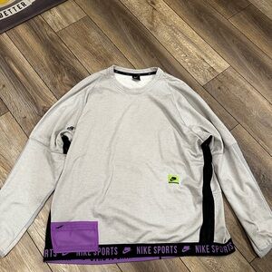**🆕**Nike sports Men's Light Gray dri-fit sweatshirt with elastic waistband
